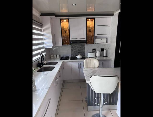 3 BEDROOM HOUSE FOR SALE IN DAWN PARK